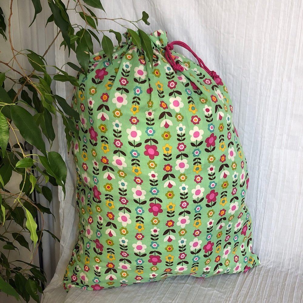 VERA BRADLEY Tutti Fruitti small Landry bag large Ditty bag w/ drawstring close